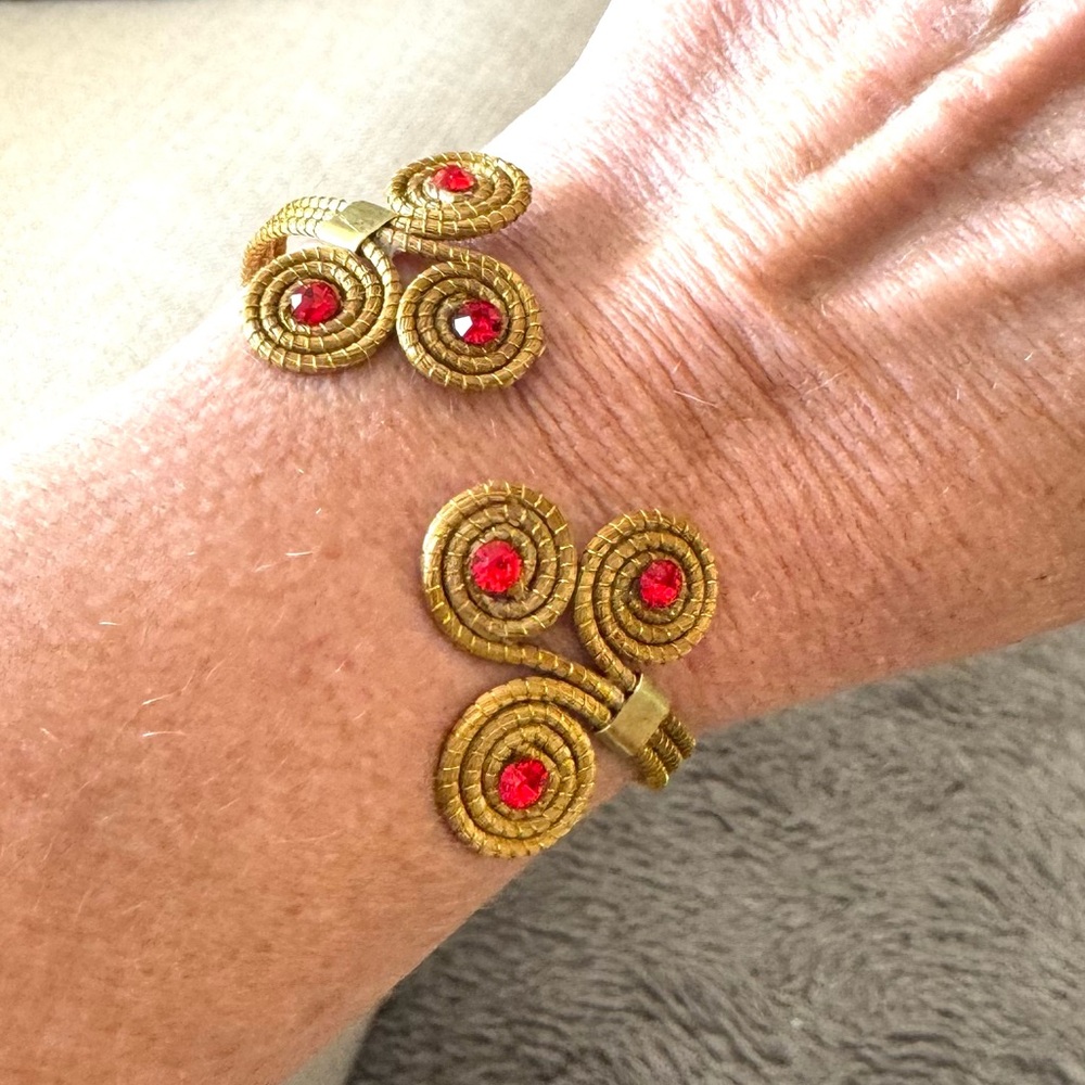 Brazil Gold and Red Spiral Wrapped Bracelet - Picture 7 of 7